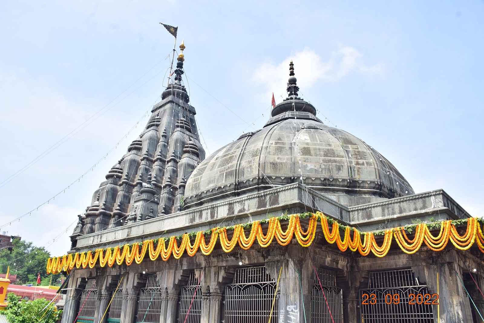 The soaring shikhara of Vishnupad Temple on the bank of the Falgu river in Gaya