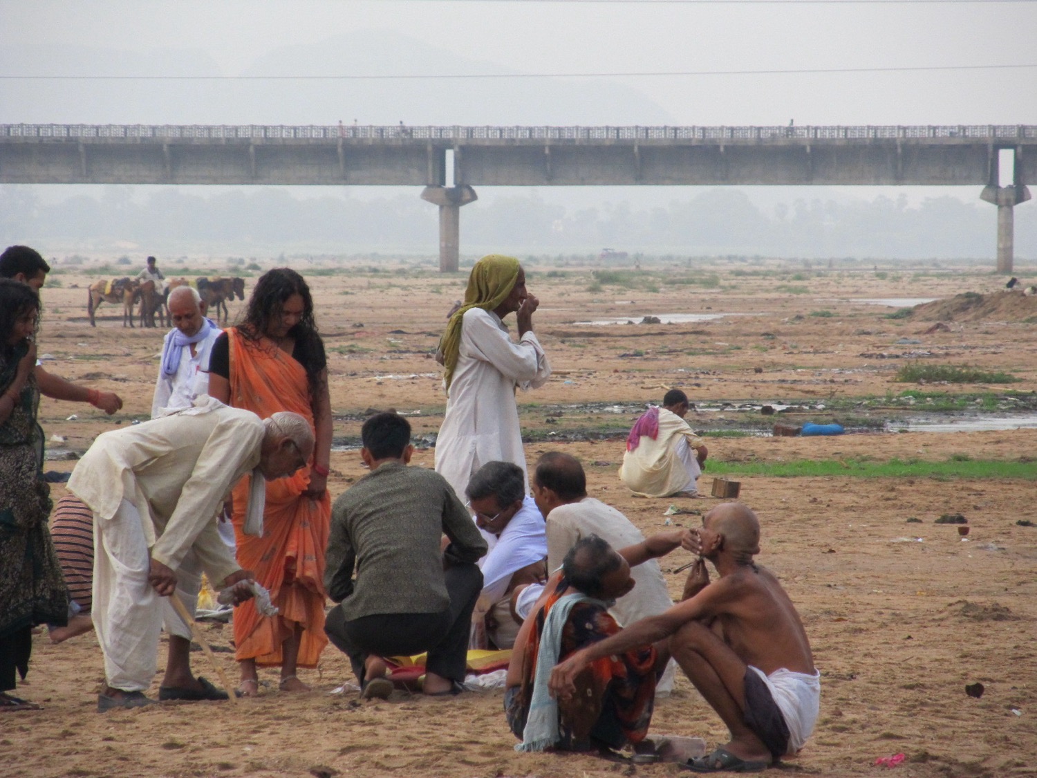 Pilgrims performing Pind Daan rituals on the banks of the Falgu river at Gaya